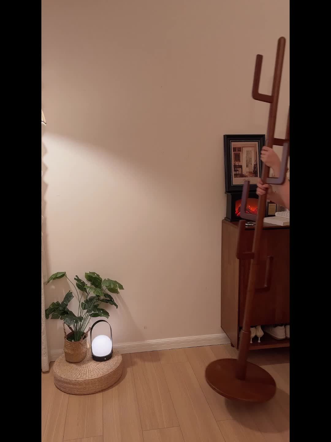 KASLANDI Solid Wood Cactus Coat Rack, Classic with Grid Shelf And 1.59 gal-shaped Hooks